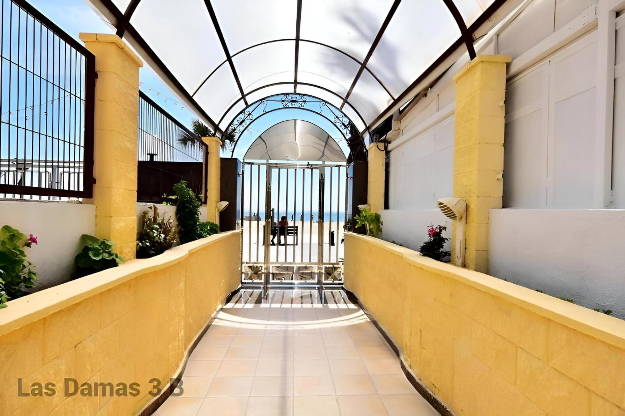 Las Damas 3B Beach Front - Pool & Parking Benidorm Exterior photo